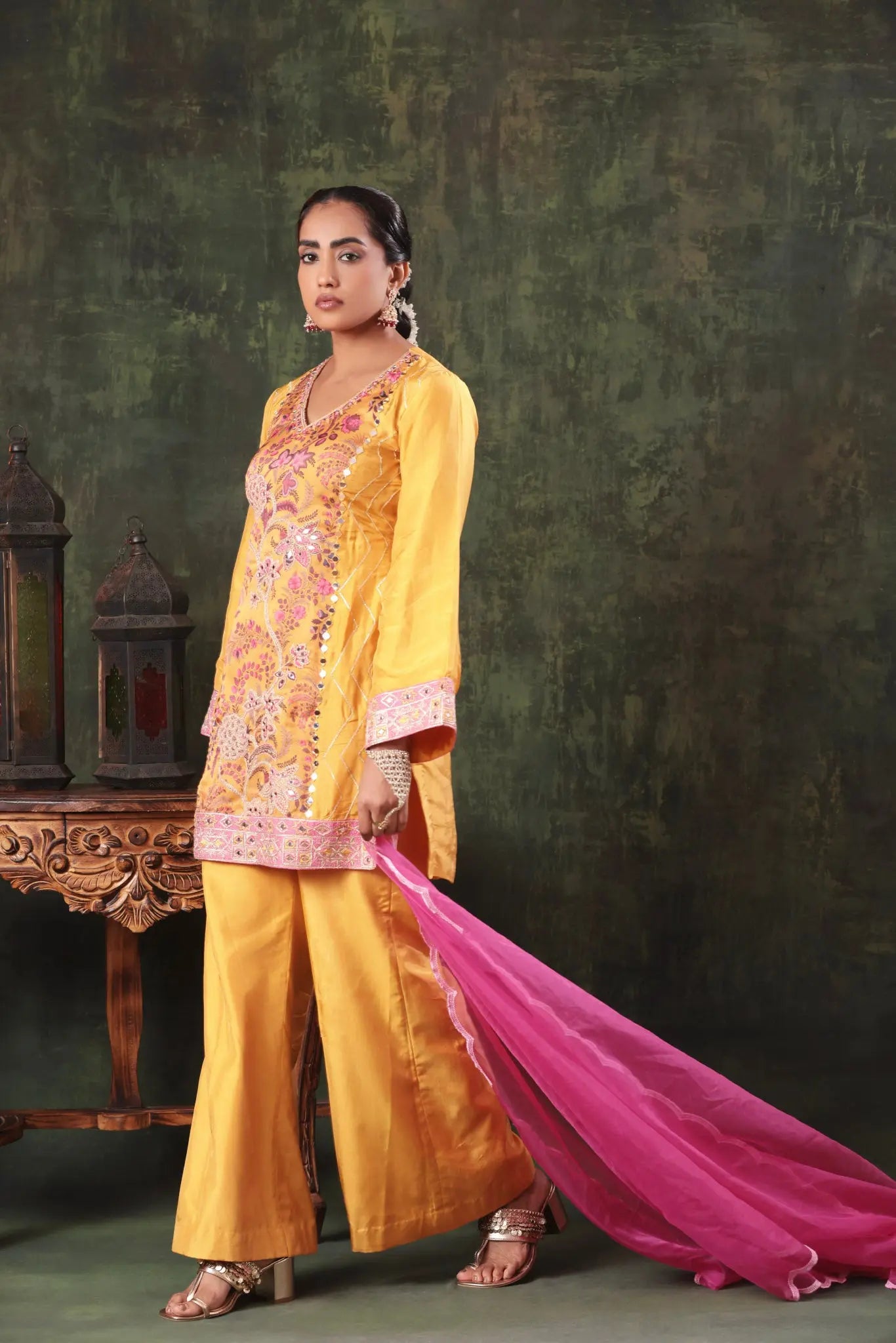 The Mustard Pink Vine Mirror Set Arzoo Essentials