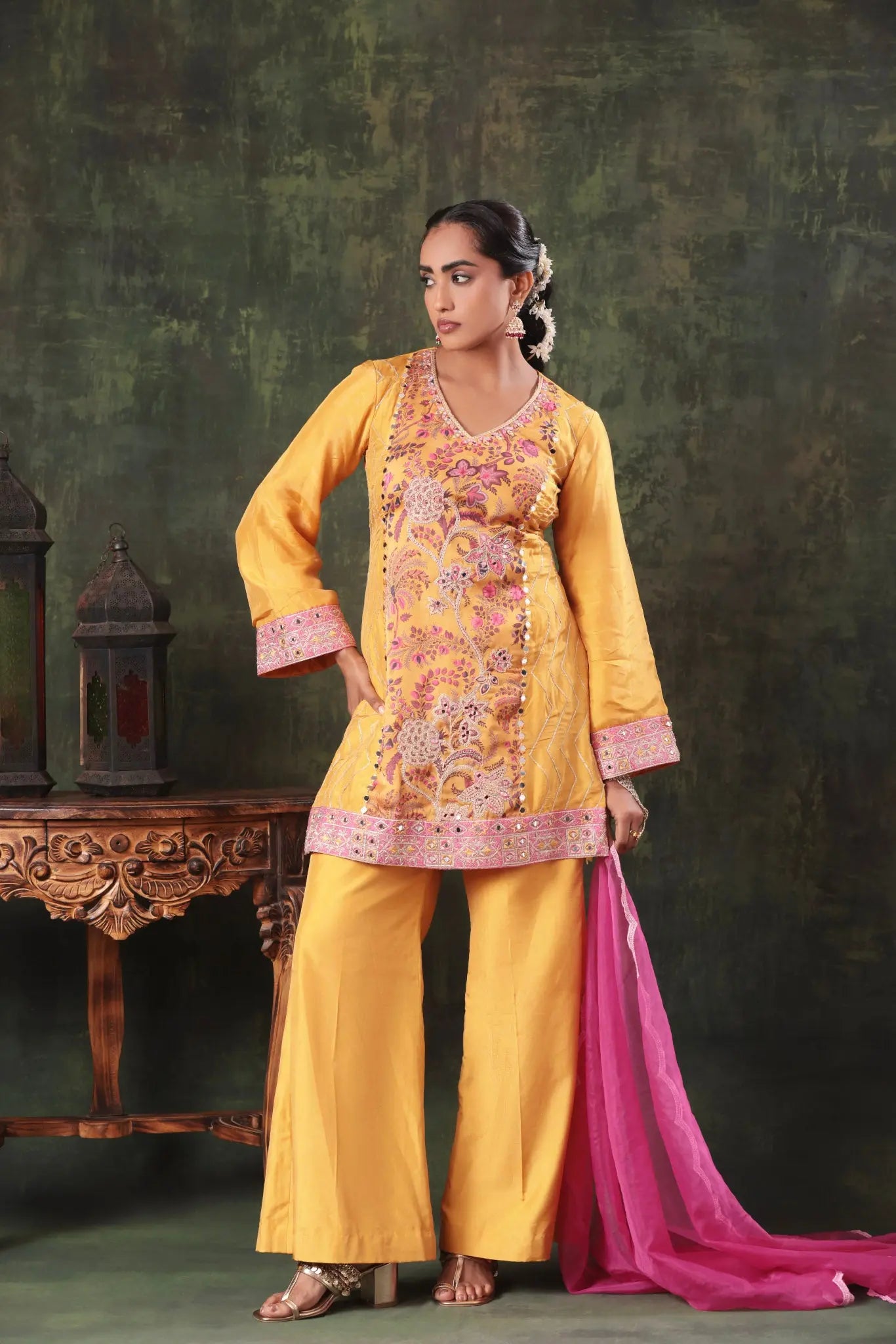 The Mustard Pink Vine Mirror Set Arzoo Essentials