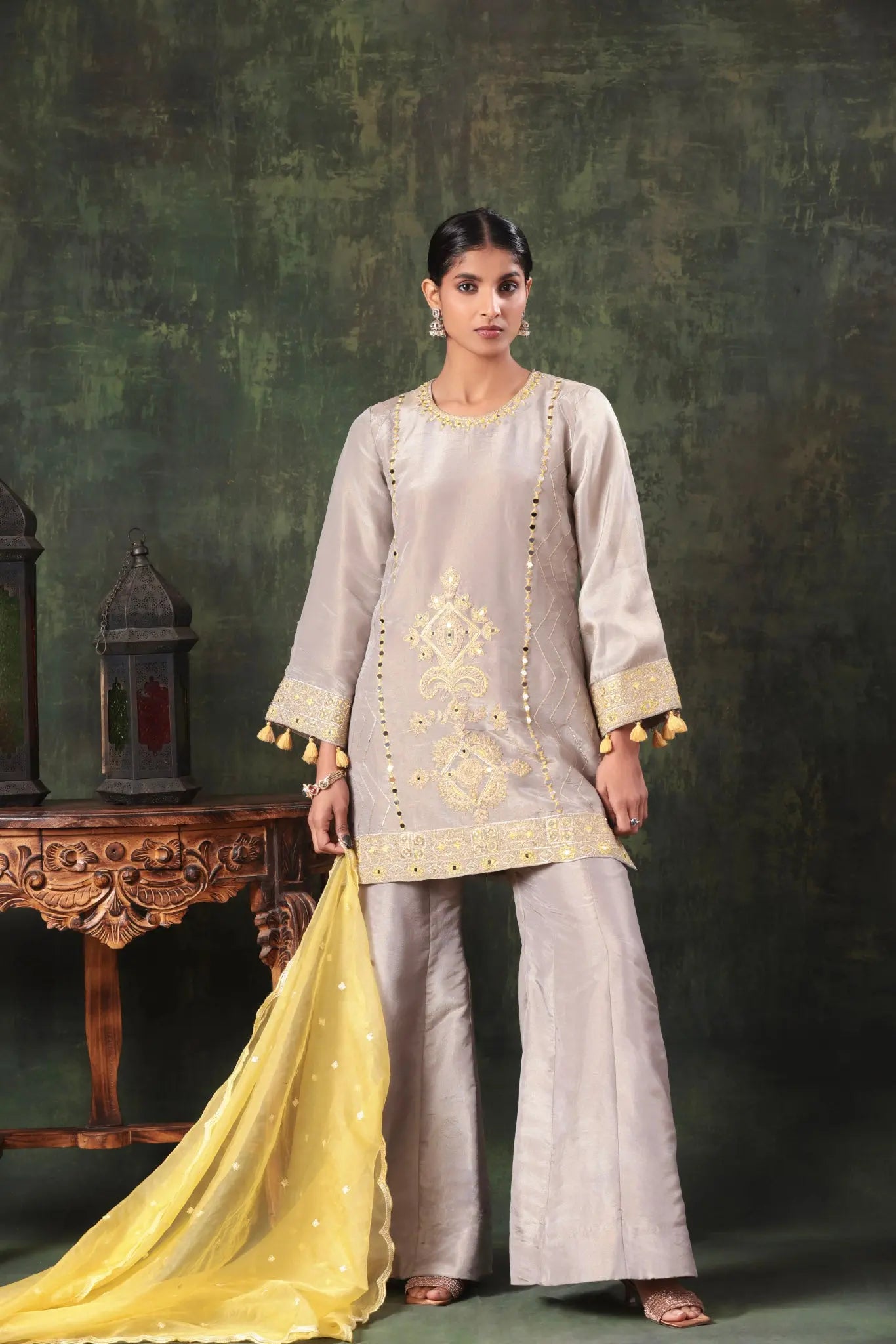 The Silver Citrine Mirror Set Arzoo Essentials