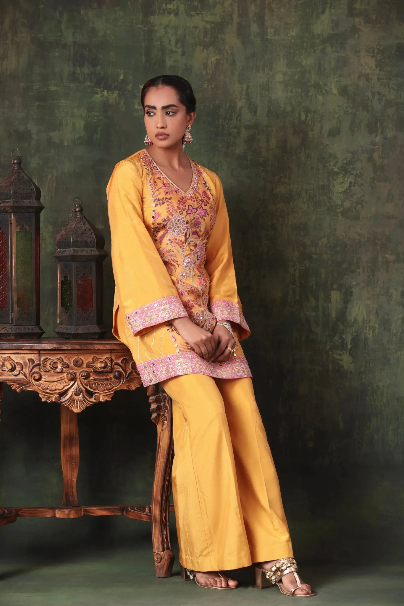 The Mustard Pink Vine Mirror Set Arzoo Essentials