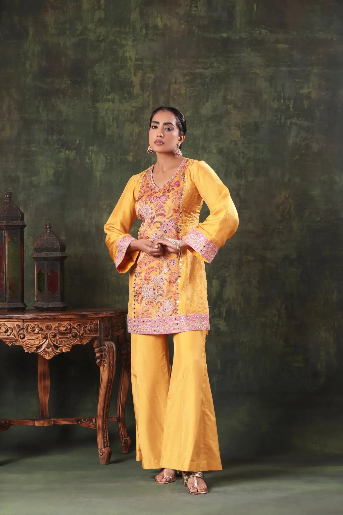 The Mustard Pink Vine Mirror Set Arzoo Essentials