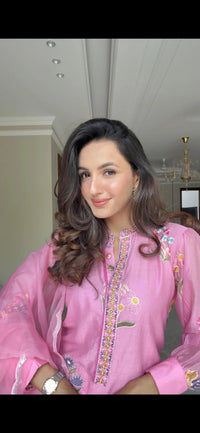 Candy Pink Floral Embroidered Kurta Pant Set with Scalloped Dupatta - Arzoo Essentials