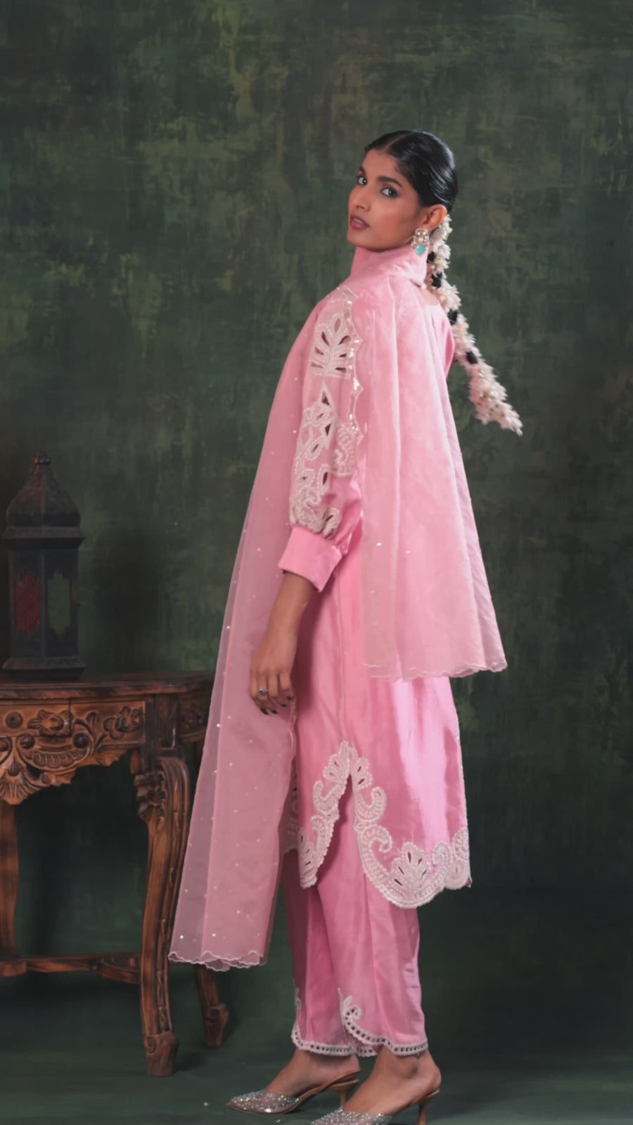 The Blush Pink Bishop Sleeve Set - Image 12