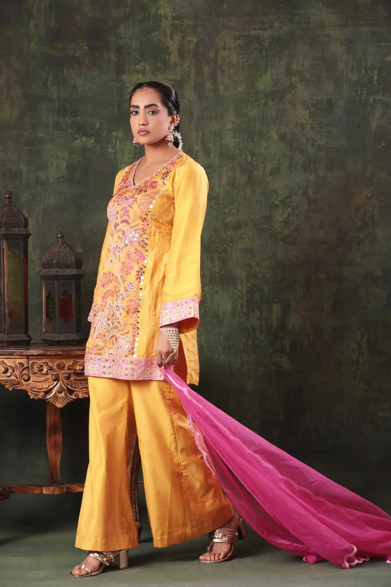 The Mustard Pink Vine Mirror Set - Arzoo Essentials