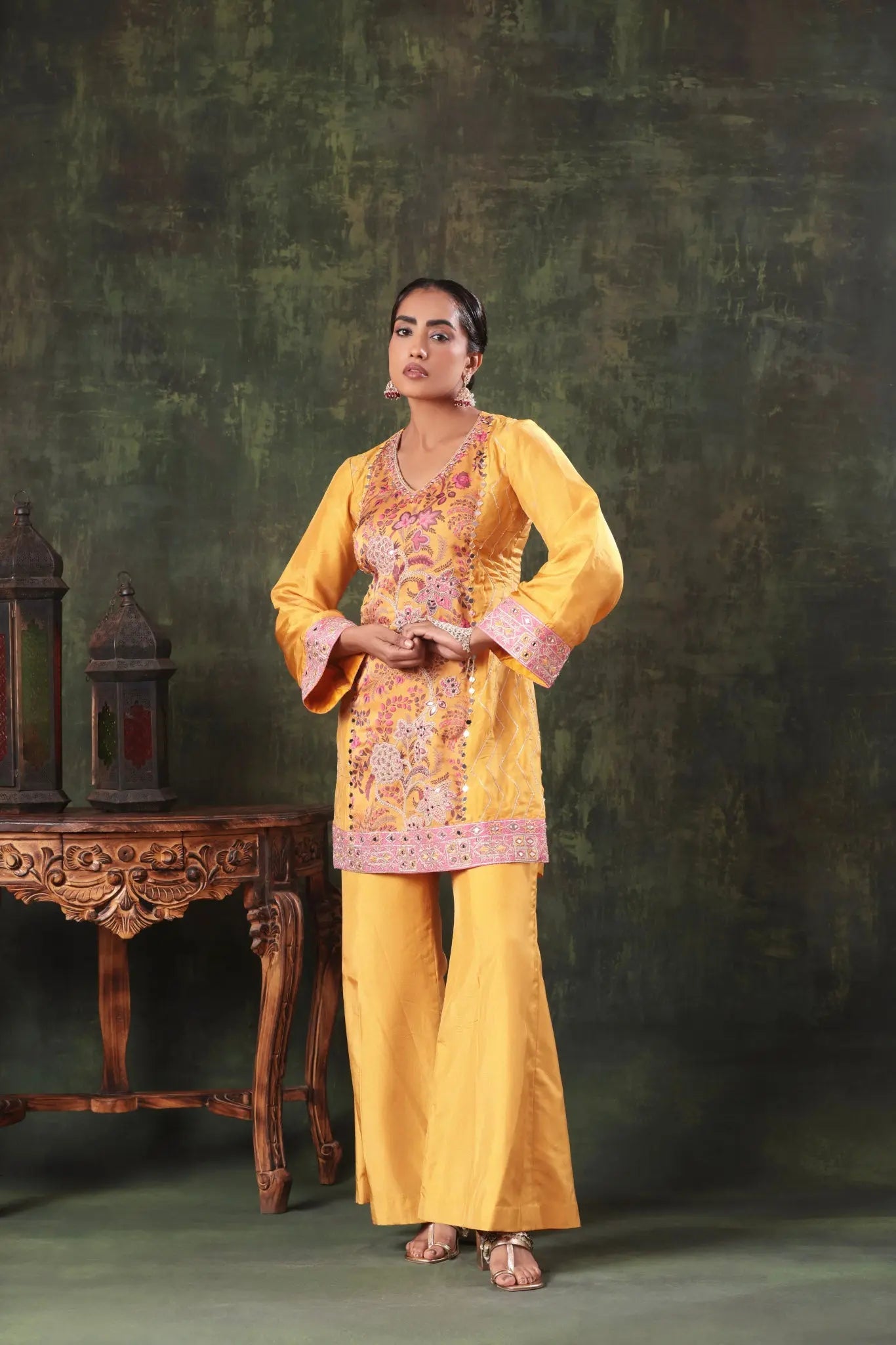 The Mustard Pink Vine Mirror Set - Arzoo Essentials