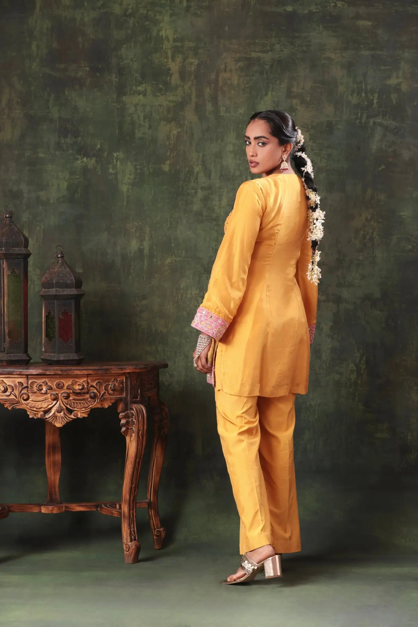 The Mustard Pink Vine Mirror Set - Arzoo Essentials