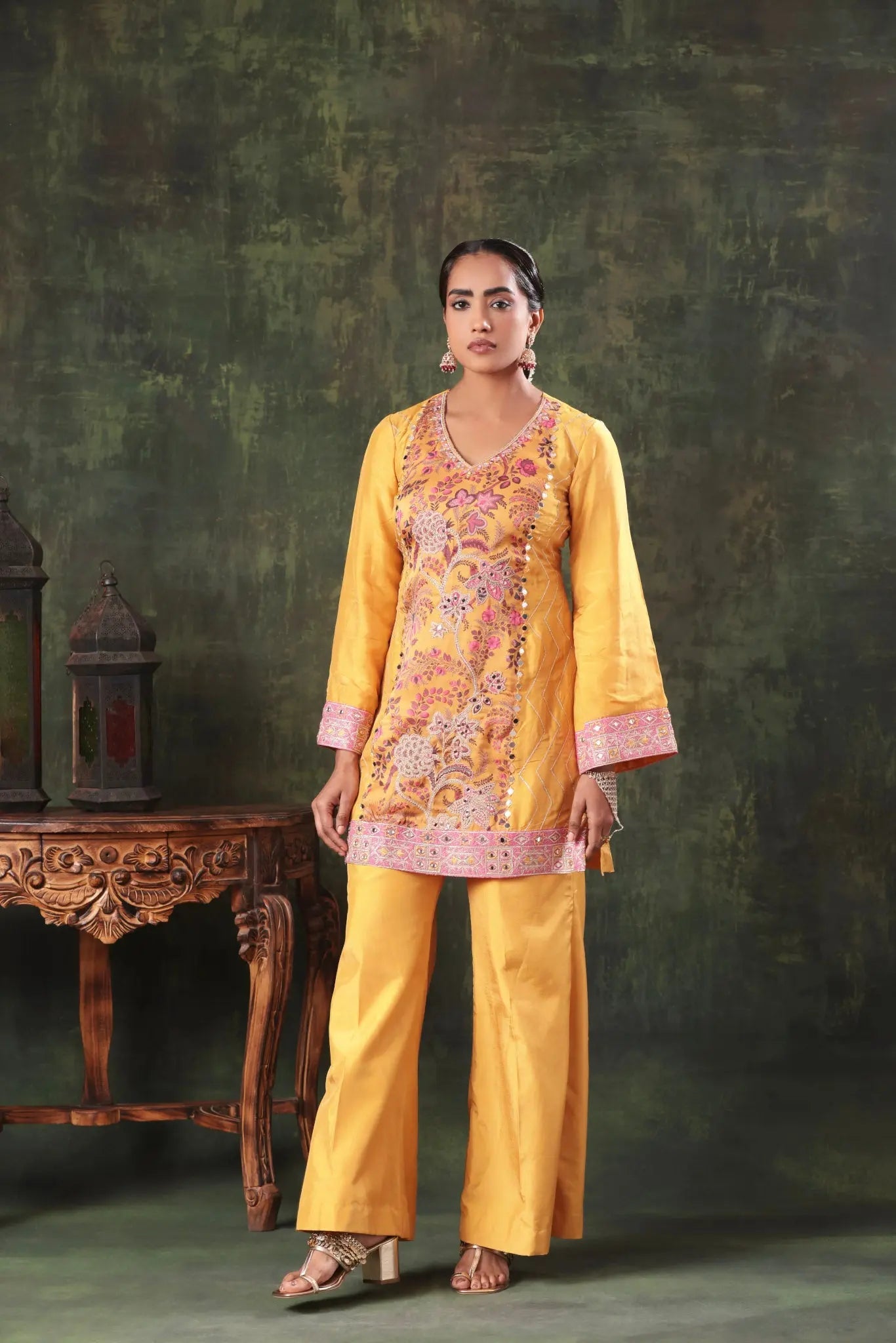 The Mustard Pink Vine Mirror Set - Arzoo Essentials
