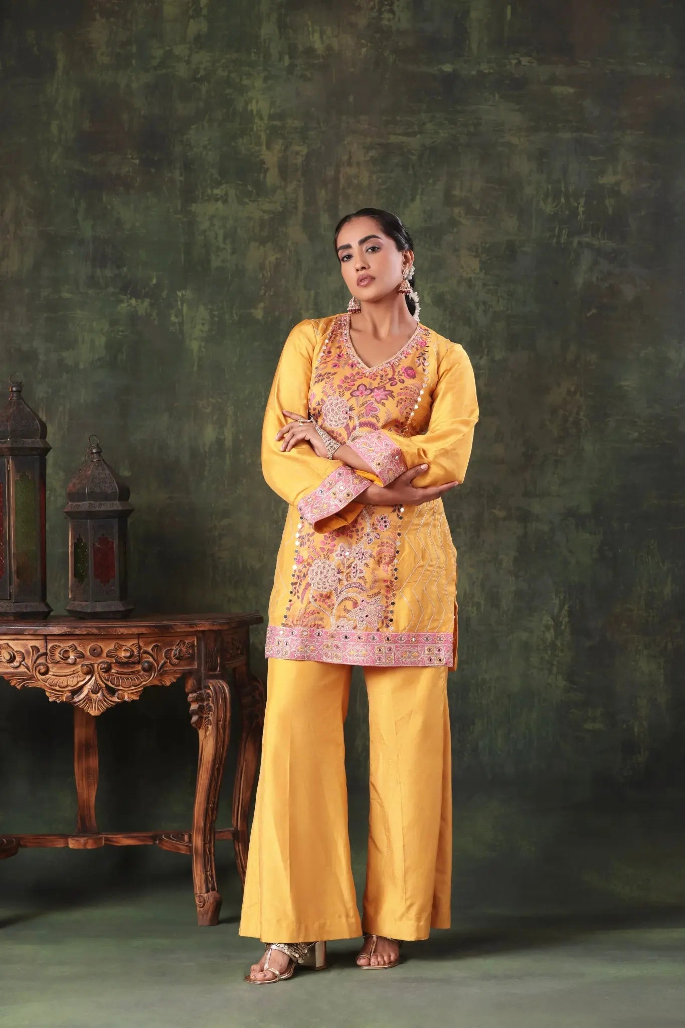 The Mustard Pink Vine Mirror Set - Arzoo Essentials